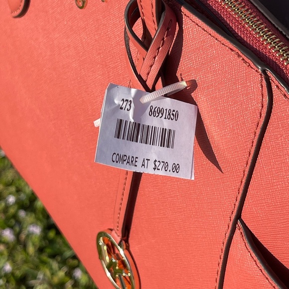 Michael Kors Tote with Structured Shape and Gold Hardware - Picture 9 of 15